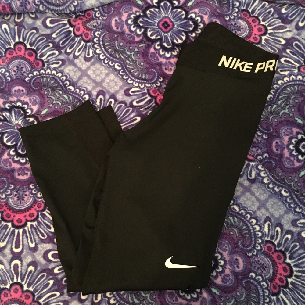 NWOT Nike Cropped Leggings